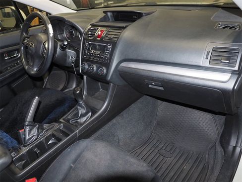 Used 2013 Subaru Crosstrek 2.0i Premium image 14