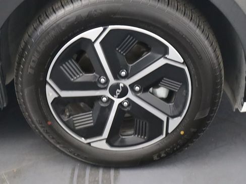 Used 2023 Kia Niro EX FWD image 10