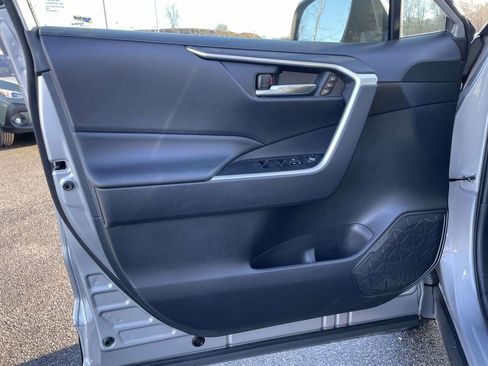 Used 2021 Toyota RAV4 XLE Premium image 5
