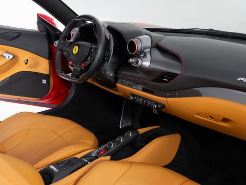 Used 2021 Ferrari F8 Tributo image 32