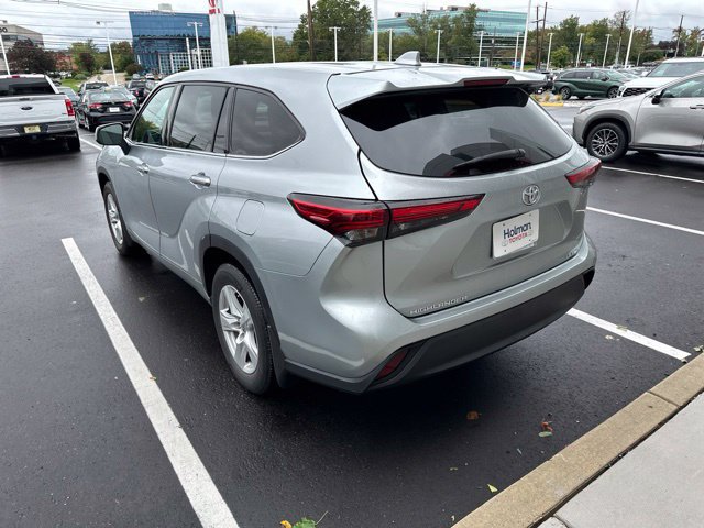 Used 2021 Toyota Highlander LE AWD/4WD image 4