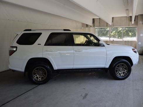 Used 2023 Toyota 4Runner SR5 Premium w/ Moonroof Package AWD/4WD image 7