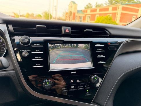 Used 2020 Toyota Camry SE FWD image 12
