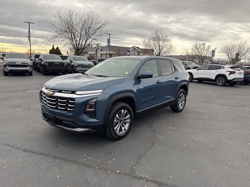 Used 2025 Chevrolet Equinox LT image 3