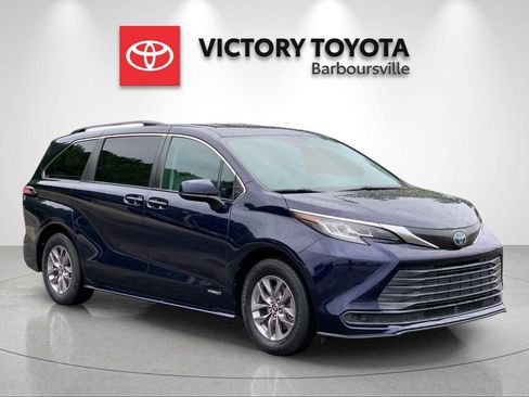 Used 2021 Toyota Sienna LE AWD/4WD image 5