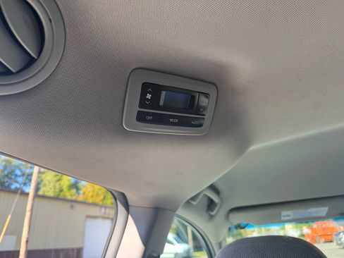 Used 2016 Toyota Sienna LE image 30