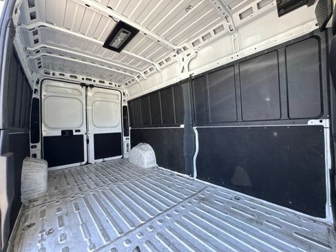 Used 2025 RAM ProMaster 2500 w/ Convenience Group FWD image 12