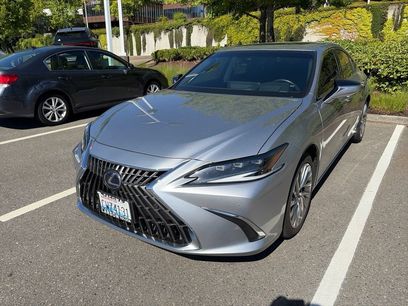 Certified 2022 Lexus ES 300h w/ Accessory Package