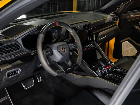 Used 2024 Lamborghini Urus Performante AWD/4WD image 40
