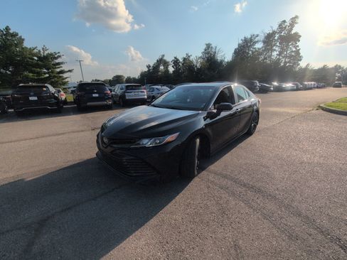 Used 2020 Toyota Camry LE w/ Convenience Package FWD image 9