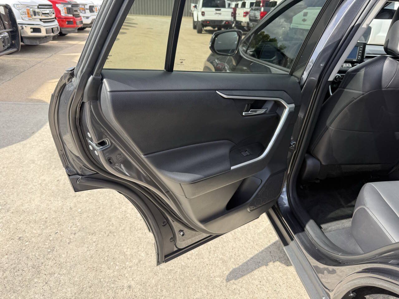 Used 2021 Toyota RAV4 XLE Premium FWD image 14