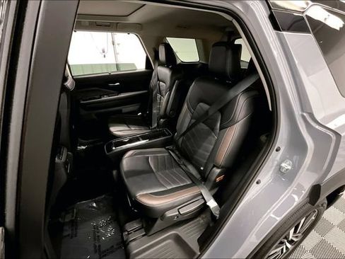Used 2024 Nissan Pathfinder Platinum AWD/4WD image 25