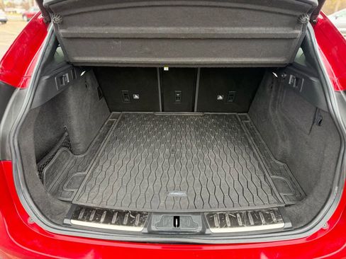 Used 2019 Jaguar F-PACE Premium image 16
