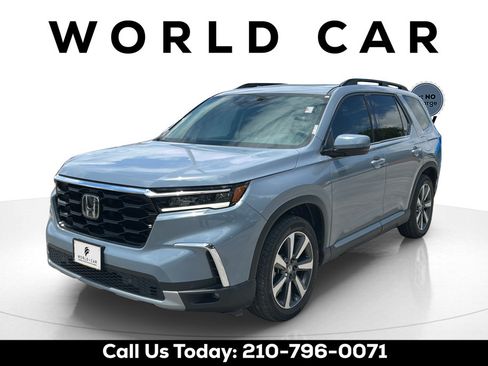 Used 2025 Honda Pilot Touring image 7