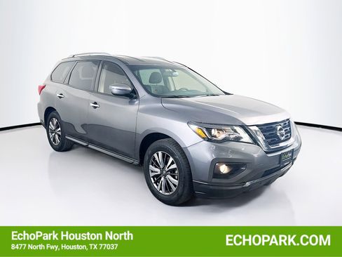 Used 2019 Nissan Pathfinder SV image 1