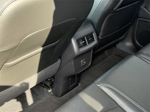 Used 2024 GMC Terrain SLT image 34