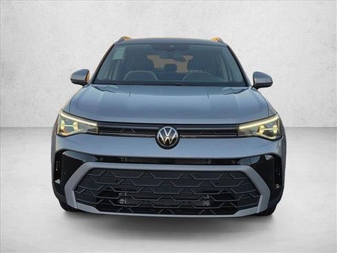 New 2026 Volkswagen Taos SE FWD image 6