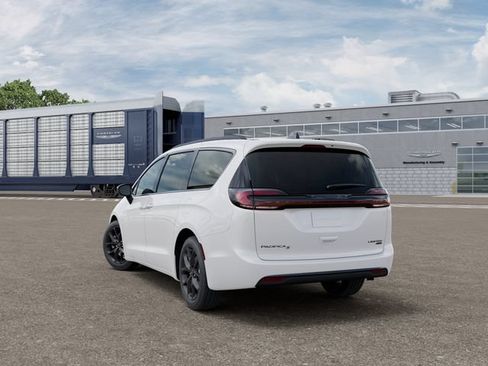 New 2027 Chrysler Pacifica Limited AWD/4WD image 4