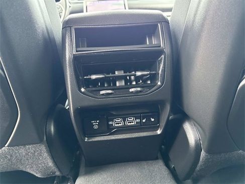 Used 2023 Jeep Grand Cherokee Limited image 16