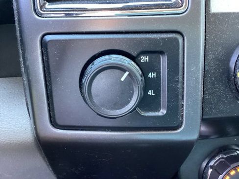 Used 2019 Ford F150 XLT w/ Equipment Group 302A Luxury AWD/4WD image 31