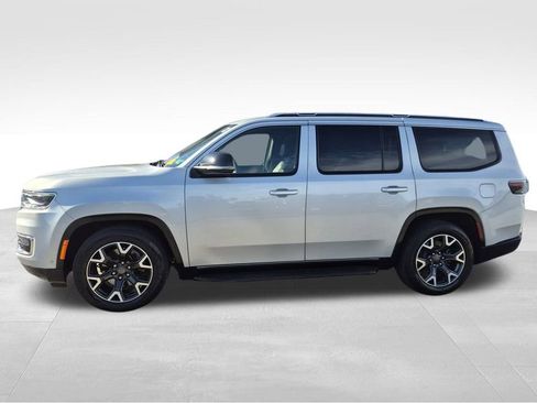 Used 2024 Jeep Wagoneer Series III image 3