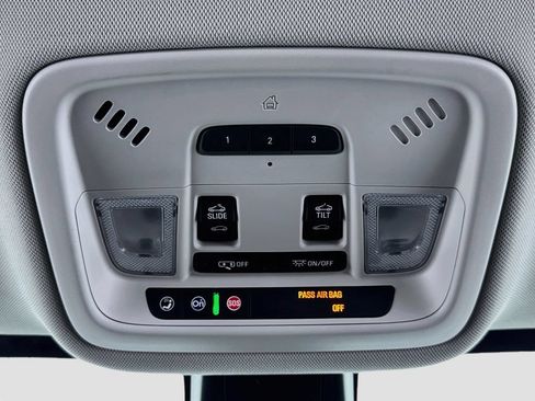 Used 2019 Chevrolet Traverse Premier w/ LPO, Blackout Package AWD/4WD image 25
