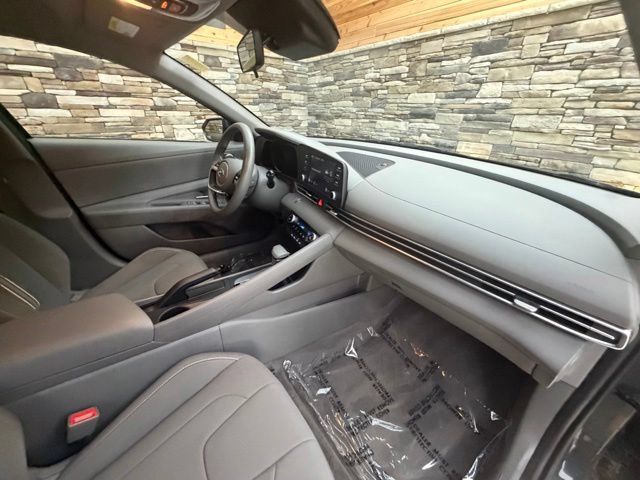 Certified 2023 Hyundai Elantra SEL w/ Preferred Accessory Package FWD image 15