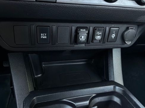 Used 2018 Toyota Tacoma TRD Off-Road AWD/4WD image 28