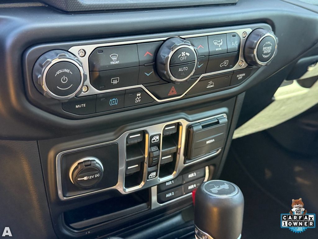 Used 2023 Jeep Wrangler Unlimited Sahara AWD/4WD image 9