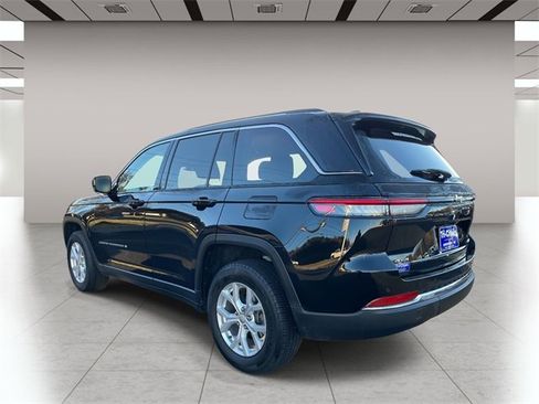 Used 2023 Jeep Grand Cherokee Limited image 6