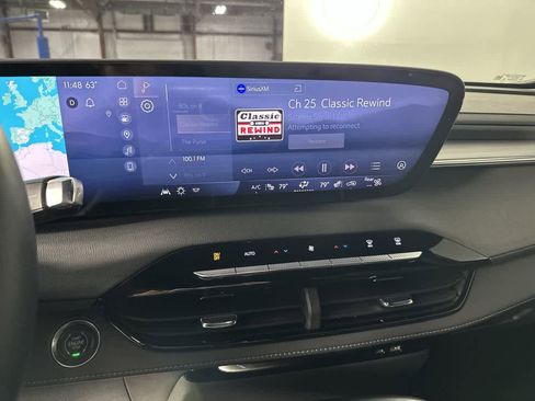 Used 2025 Buick Enclave Preferred image 23