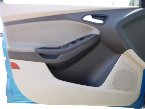 Used 2013 Ford Focus SE w/ SE Winter Pkg FWD image 15