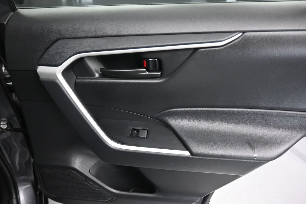 Used 2021 Toyota RAV4 LE FWD image 33