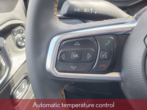 Used 2025 Jeep Wrangler Unlimited Sahara w/ Technology Group AWD/4WD image 19