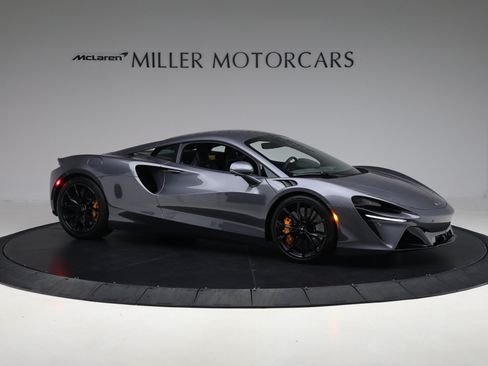 Used 2024 McLaren Artura RWD image 10