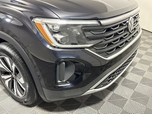Used 2024 Volkswagen Atlas Cross Sport SE image 12