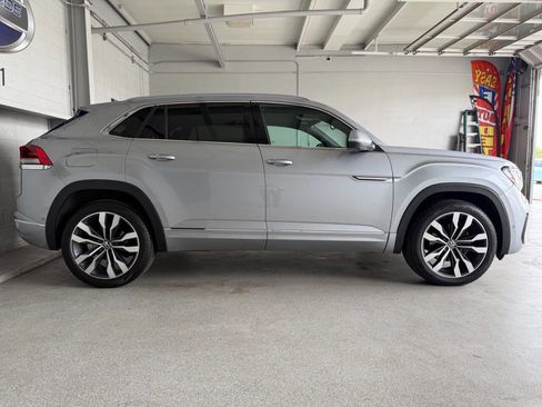 Used 2022 Volkswagen Atlas Cross Sport SEL Premium R-Line AWD/4WD image 9