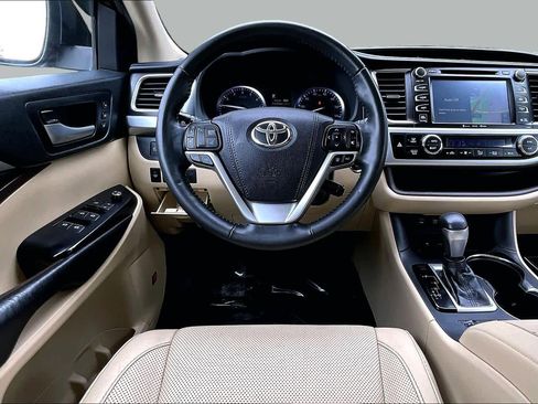Used 2019 Toyota Highlander Limited Platinum AWD/4WD image 6