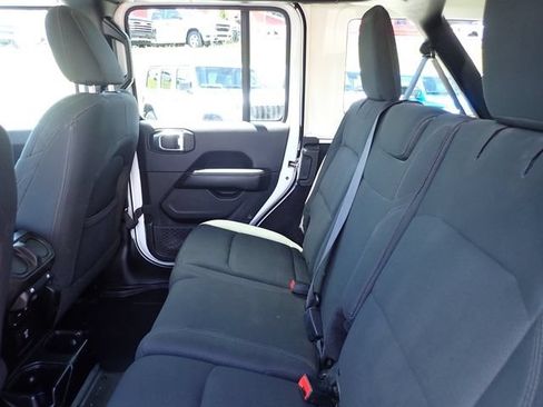 Used 2018 Jeep Wrangler Unlimited Sahara AWD/4WD image 17