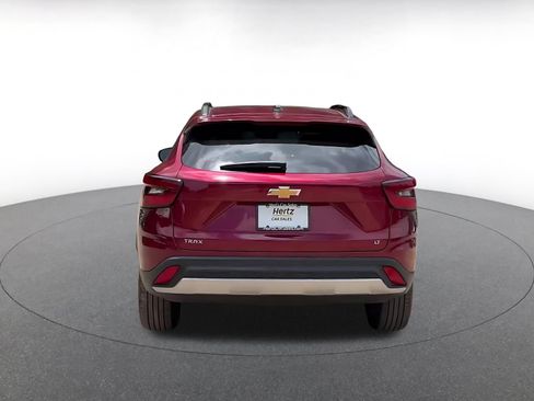 Used 2025 Chevrolet Trax LT FWD image 10