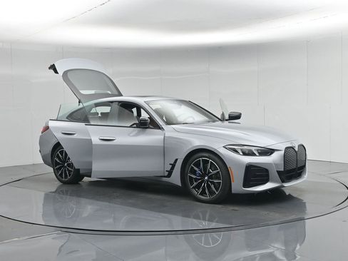 Used 2025 BMW i4 eDrive40 w/ M Sport Package image 34