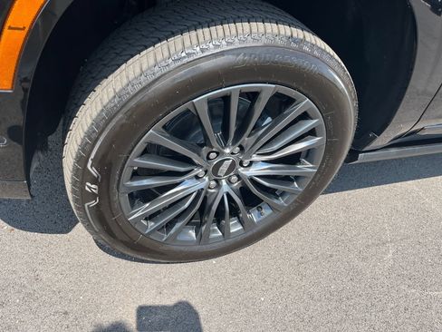 Used 2026 Cadillac Escalade ESV Platinum Sport AWD/4WD image 9