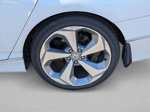 Used 2018 Honda Accord Touring image 15