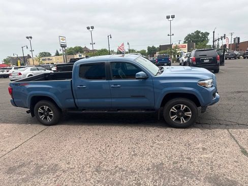 Used 2019 Toyota Tacoma TRD Sport w/ TRD Premium Sport Package AWD/4WD image 8