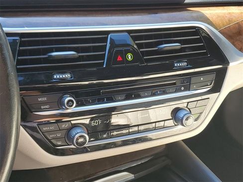 Used 2018 BMW 530i w/ Premium Package image 29