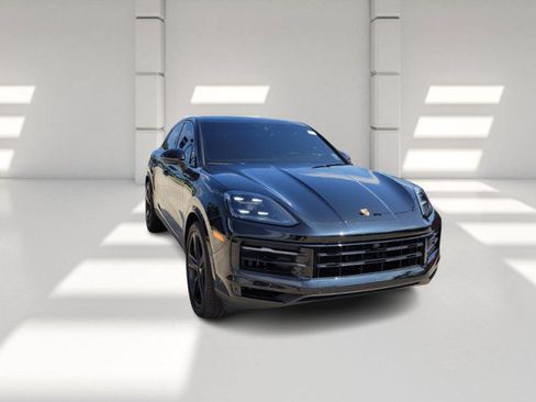 Used 2025 Porsche Cayenne Coupe AWD/4WD image 4