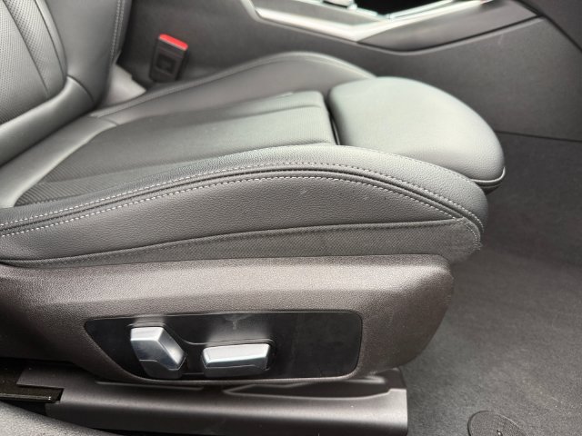 Used 2023 BMW 330i xDrive Sedan w/ Premium Package AWD/4WD image 18