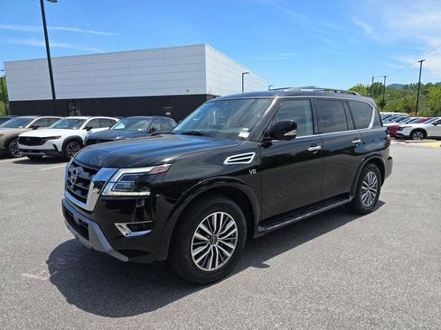 Used 2022 Nissan Armada SL w/ Captain's Chairs Package AWD/4WD image 7