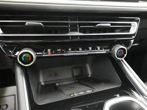 New 2027 Chevrolet Traverse LT w/ LPO, Floor Liner Package FWD image 19