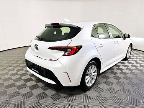 Used 2025 Toyota Corolla SE FWD image 3
